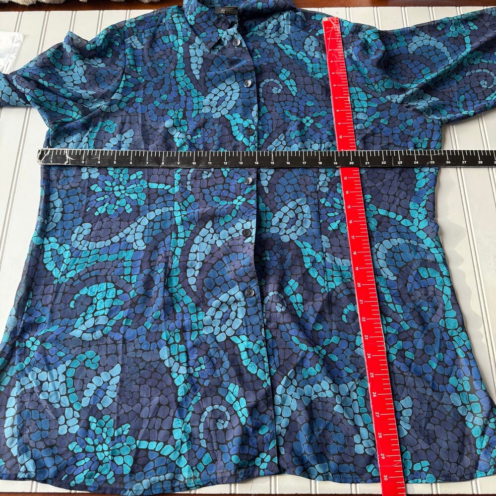 features a vibrant mosaic-style pattern in shades of blue and teal Size 14 - Picture 7 of 10